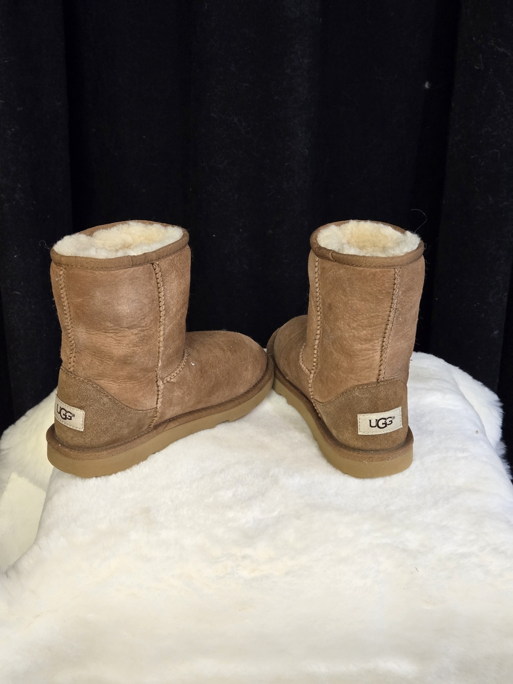 UGG Short Boots Size 3 Sheepskin Nice Condition
